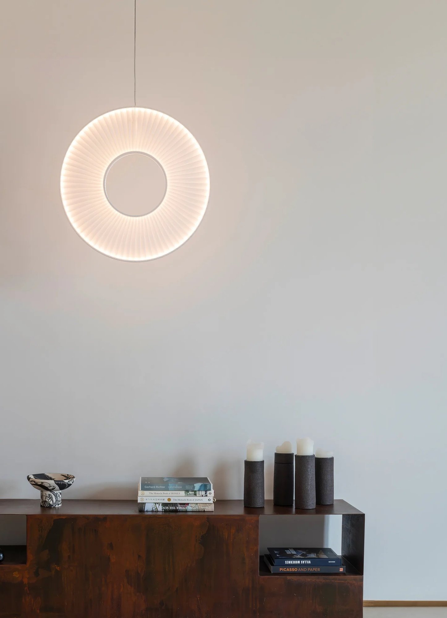 Подвесной светильник Iris Pendant Vertical 60 DCW éditions