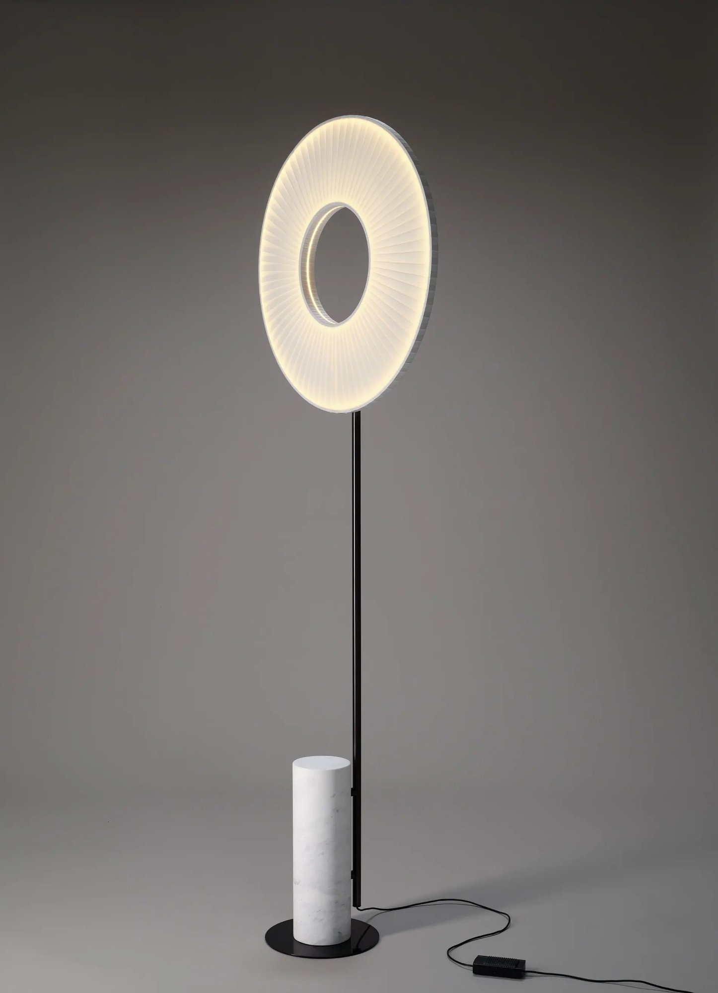 Напольный светильник Iris Floor Totem 60 DCW éditions