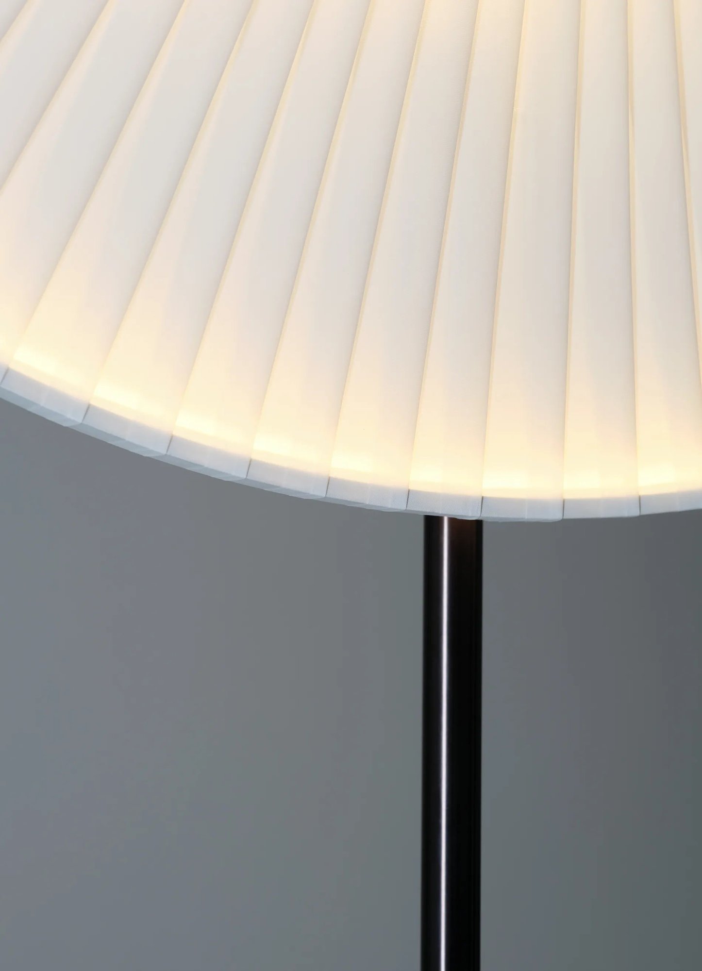 Напольный светильник Iris Floor Totem 80 DCW éditions