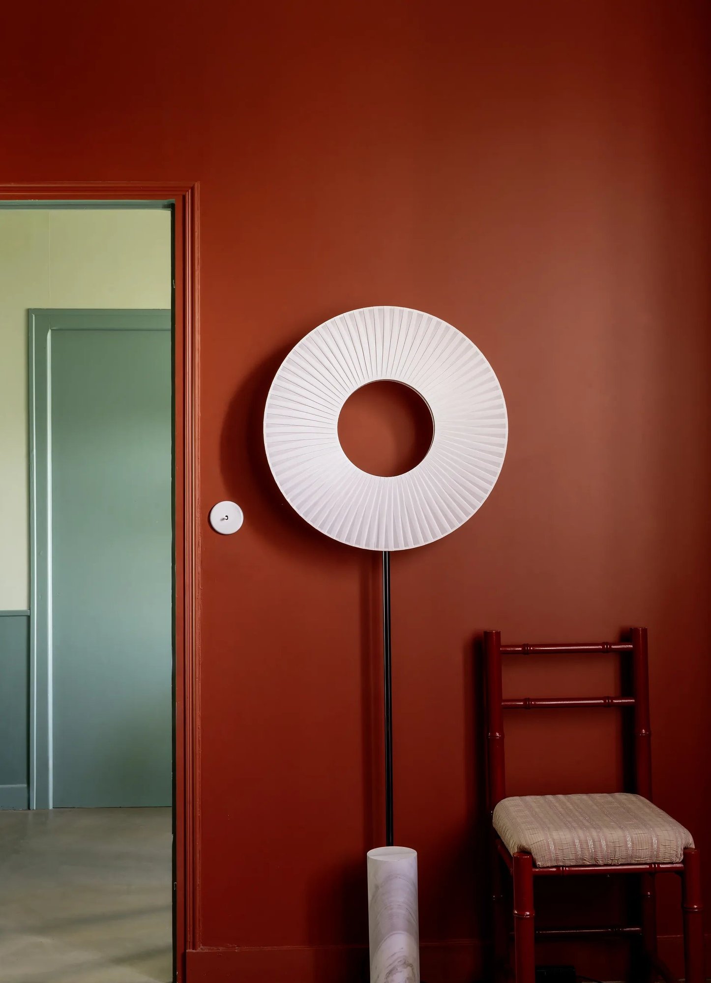 Напольный светильник Iris Floor Totem 60 DCW éditions